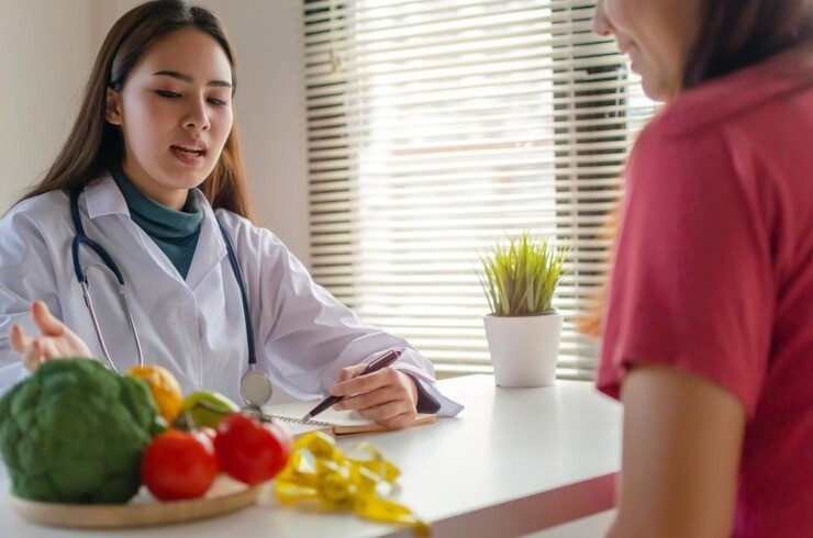 anak malas makan, penyebab anak sulit makan, kebiasaan ngemil anak, pola makan sehat anak, cara mengatasi anak susah makan, tips mengatur pola makan anak, camilan sehat untuk anak, cara menghindari anak ketergantungan ngemil, jadwal makan anak